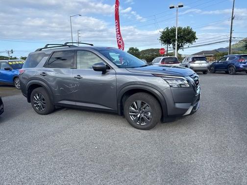 2025 Nissan Pathfinder SV