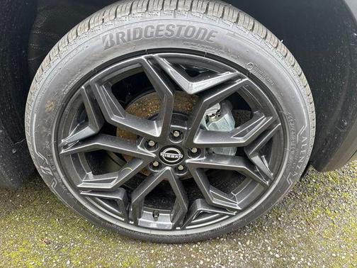 Canyon Bronze M 2026 Nissan Kicks SR