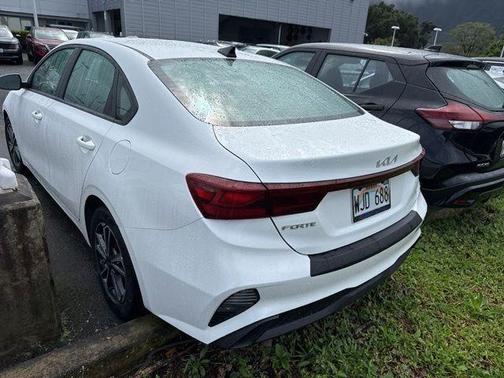 Snow White Pearl 2022 Kia Forte LXS