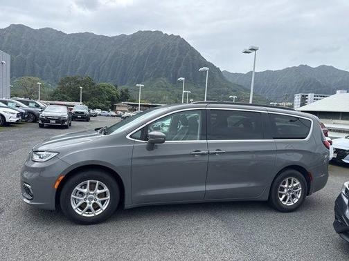 2022 Chrysler Pacifica Touring-L