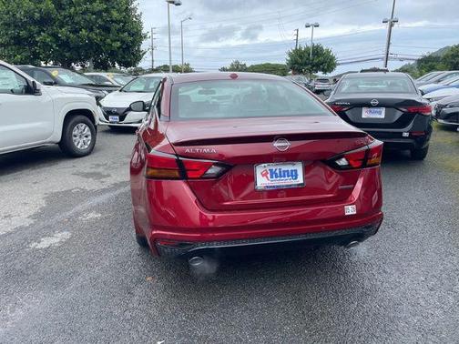Scarlet Ember 2024 Nissan Altima 2.0 SR