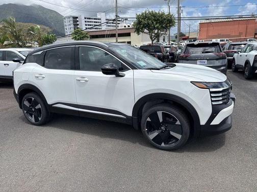 2t Wht Blk Roof 2026 Nissan Kicks SR