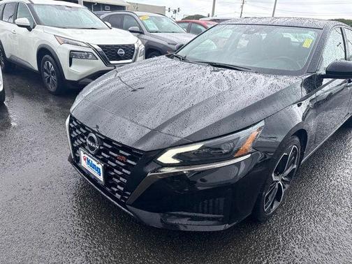 Black 2024 Nissan Altima 2.5 SR