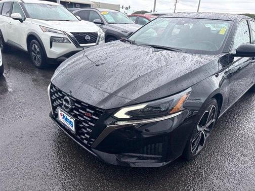 Black 2024 Nissan Altima 2.5 SR