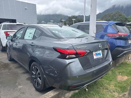 Gun Metallic 2025 Nissan Versa 1.6 SV