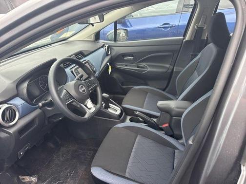 Gun Metallic 2025 Nissan Versa 1.6 SV