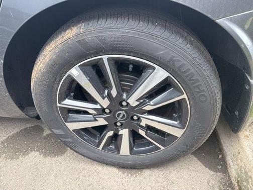 Gun Metallic 2025 Nissan Versa 1.6 SV