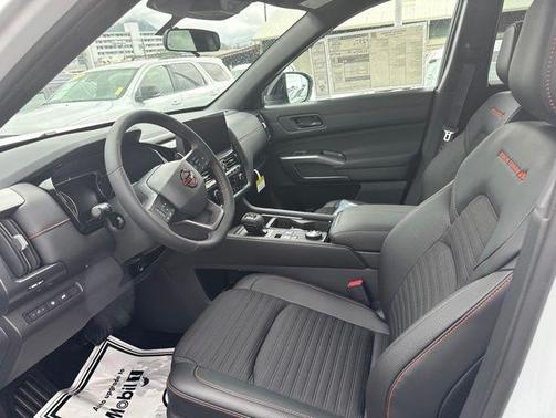 Everest White P 2026 Nissan Pathfinder Rock Creek