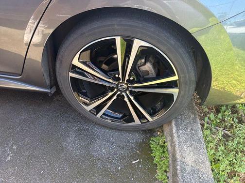 2 Tone Gray / Black Roof 2023 Nissan Sentra SR