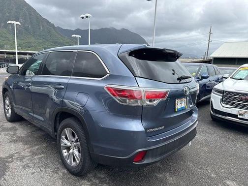 Blue 2015 Toyota Highlander LE