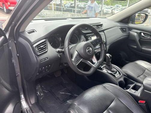 Gun Metallic 2019 Nissan Rogue SL