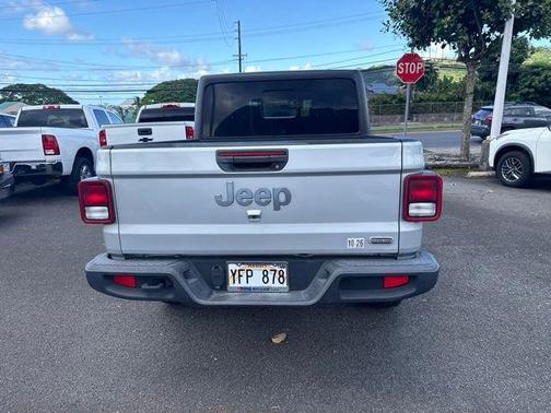 Silver Zynith Clearcoat 2023 Jeep Gladiator Overland