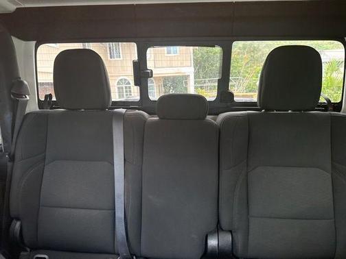 Silver Zynith Clearcoat 2023 Jeep Gladiator Overland