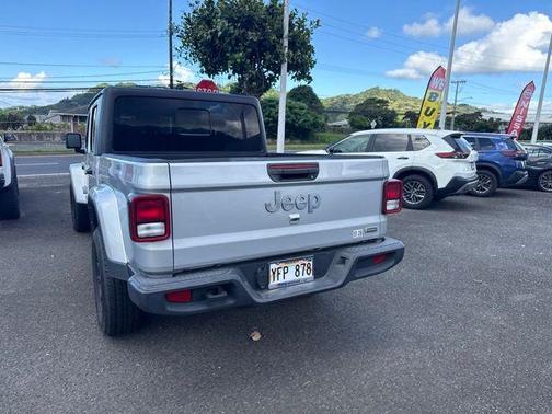 Silver Zynith Clearcoat 2023 Jeep Gladiator Overland