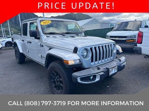 Silver Zynith Clearcoat 2023 Jeep Gladiator Overland
