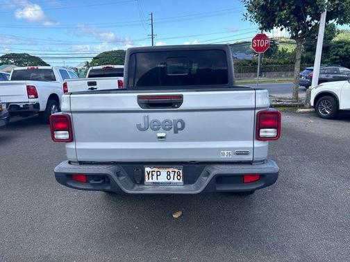 Silver Zynith Clearcoat 2023 Jeep Gladiator Overland