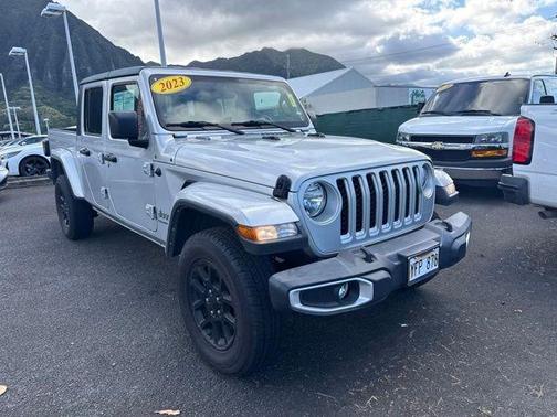 Silver Zynith Clearcoat 2023 Jeep Gladiator Overland