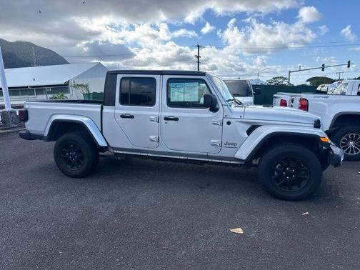 Silver Zynith Clearcoat 2023 Jeep Gladiator Overland