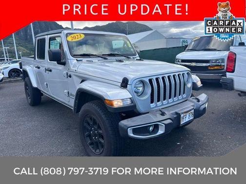 Silver Zynith Clearcoat 2023 Jeep Gladiator Overland
