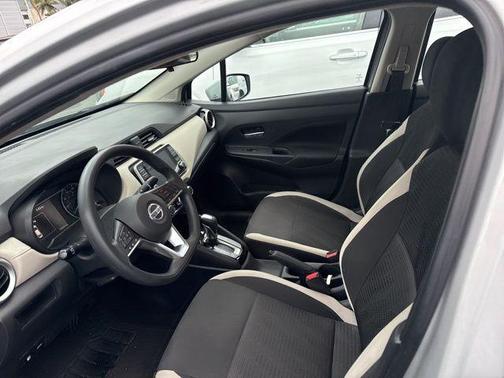 Brilliant Silver Metallic 2021 Nissan Versa 1.6 SV