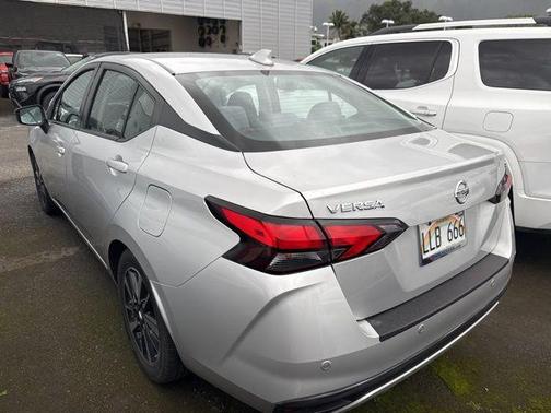 Brilliant Silver Metallic 2021 Nissan Versa 1.6 SV