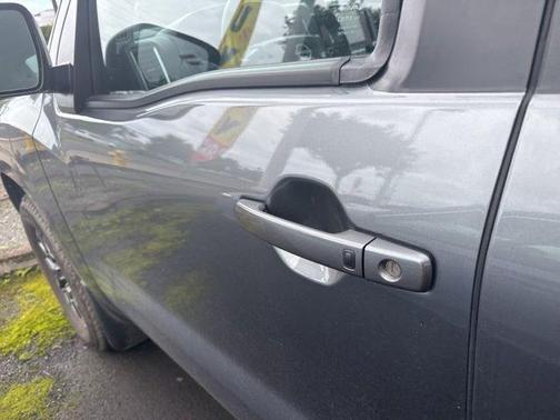 Gun Metallic 2024 Nissan Frontier SL
