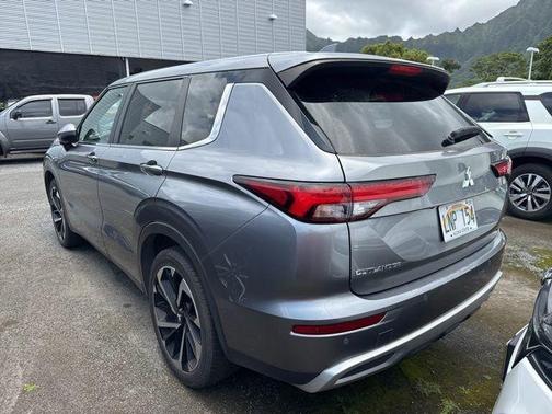 Gray 2024 Mitsubishi Outlander SE
