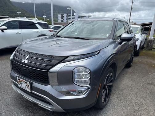 Gray 2024 Mitsubishi Outlander SE