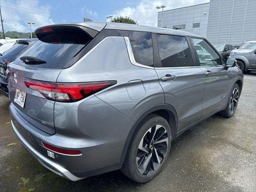 Gray 2024 Mitsubishi Outlander SE