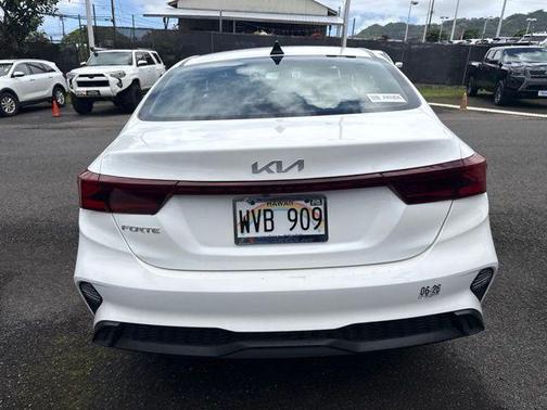 Snow White Pearl 2023 Kia Forte LXS