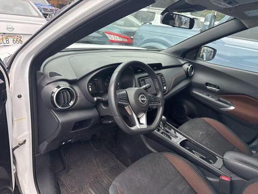 2024 Nissan Kicks SR