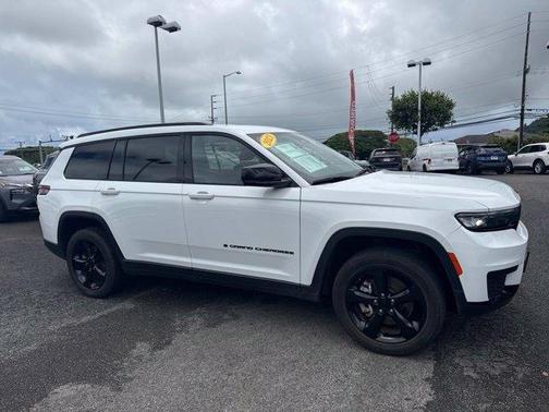 Bright White Clearcoat 2023 Jeep Grand Cherokee L Laredo