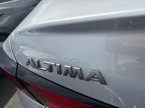 Brilliant Silver Metallic 2024 Nissan Altima 2.5 SV