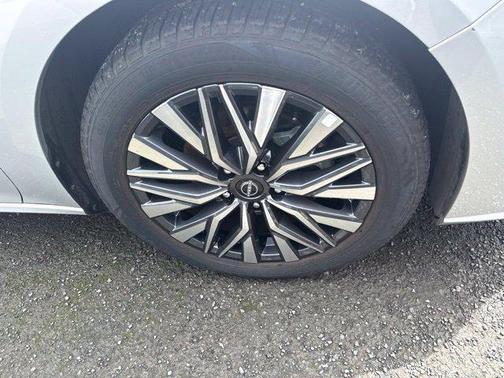 Brilliant Silver Metallic 2024 Nissan Altima 2.5 SV