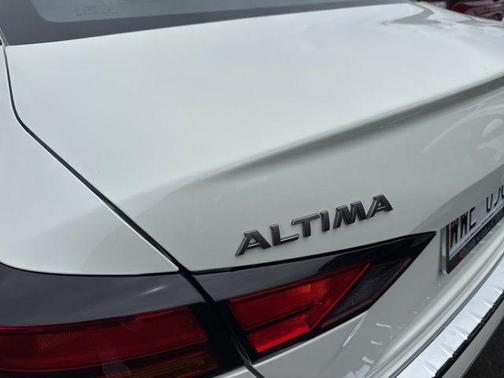 White 2023 Nissan Altima 2.5 SR