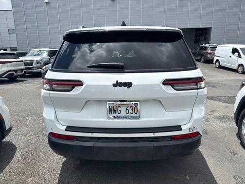 Bright White Clearcoat 2023 Jeep Grand Cherokee L Laredo
