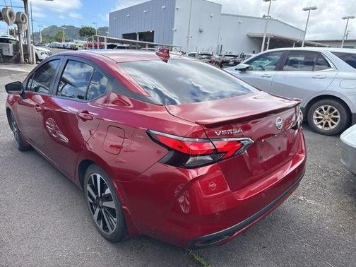 Scarlet Ember 2022 Nissan Versa 1.6 SR