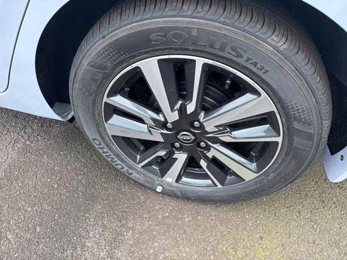 Gray Sky Pearl 2025 Nissan Versa 1.6 SV