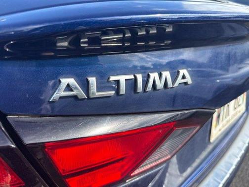 Deep Blue Pearl 2022 Nissan Altima 2.5 SR
