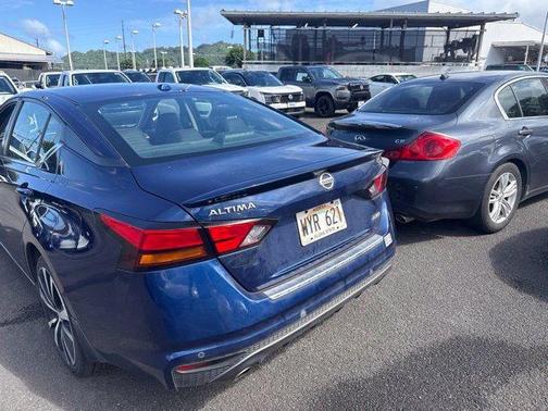 Deep Blue Pearl 2022 Nissan Altima 2.5 SR