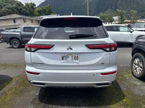 White 2024 Mitsubishi Outlander SE