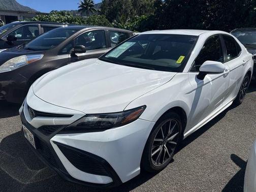 White 2022 Toyota Camry SE