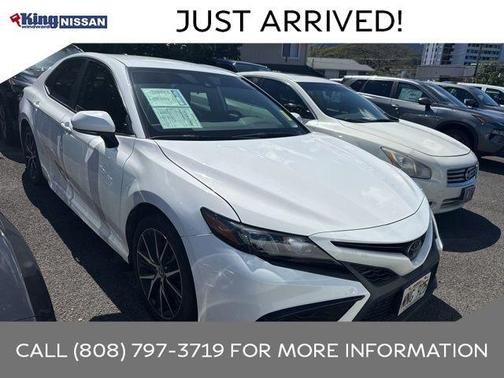 White 2022 Toyota Camry SE