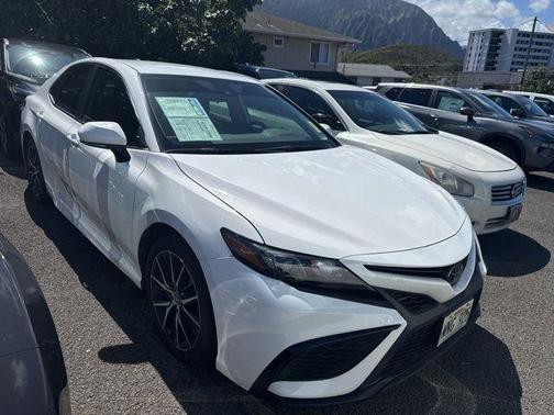 White 2022 Toyota Camry SE