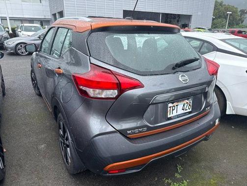 Gun Metallic / Monarch Orange 2018 Nissan Kicks SV