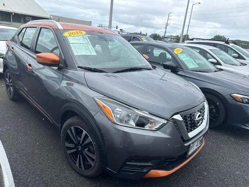 Gun Metallic / Monarch Orange 2018 Nissan Kicks SV