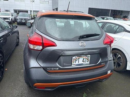 Gun Metallic / Monarch Orange 2018 Nissan Kicks SV