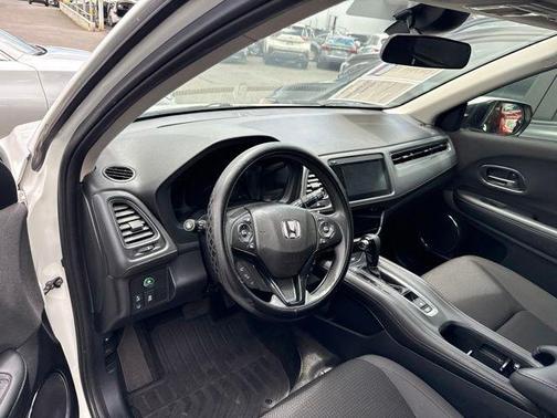 White 2021 Honda HR-V EX