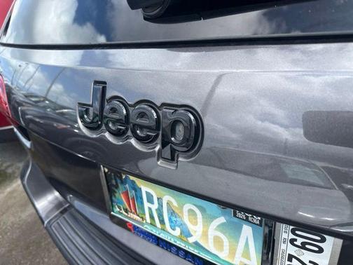 Granite Crystal Clearcoat Metallic 2018 Jeep Grand Cherokee Altitude
