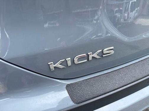 Boulder Gray Metallic 2024 Nissan Kicks SV